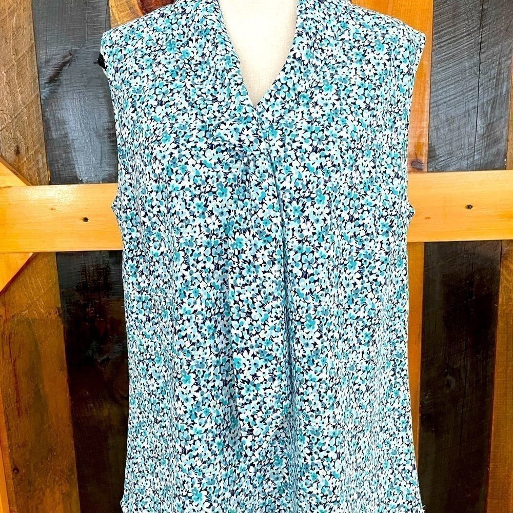 APPLESEED’S Petites sleeveless top with tie front - Picture 2 of 6